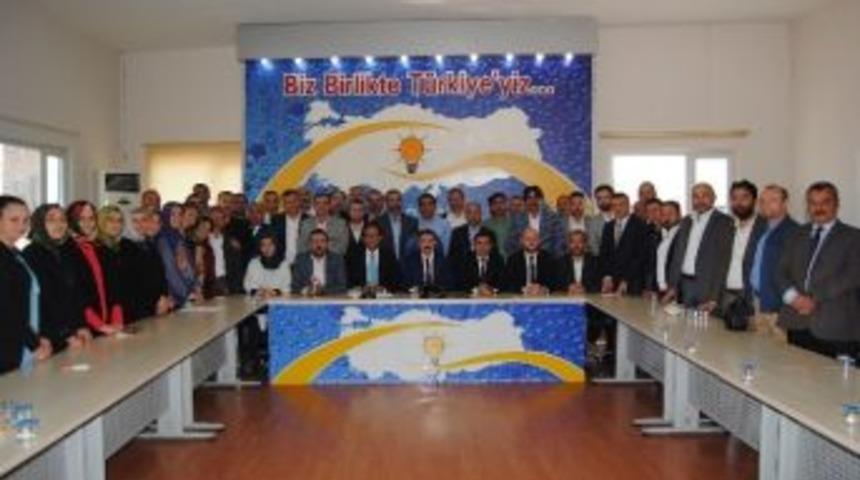 Ak &Ccedil;orum İl Y&ouml;netimi İstifa Etti