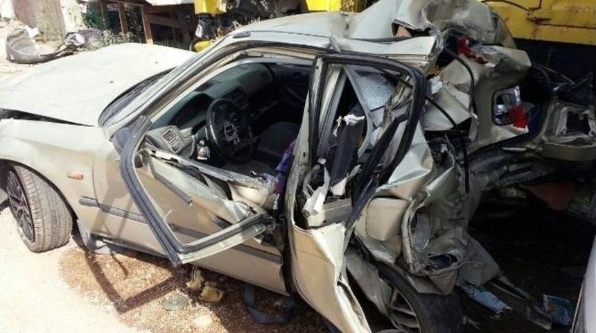 Cenaze Yolunda Feci Kaza: 3 &Ouml;l&uuml;