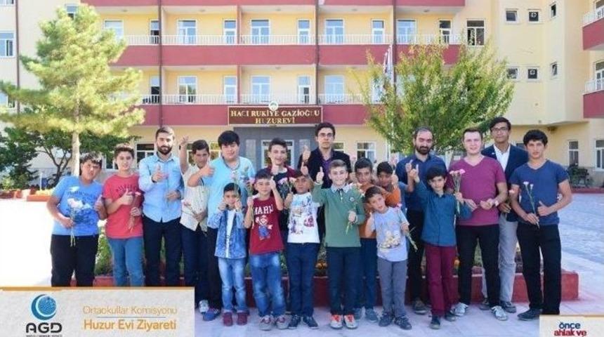 Agd&rsquo;li Gen&ccedil;lerden Huzurevi Ziyaret