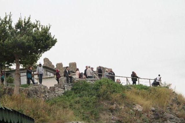 Tarihi Ardahan Kalesine Turist Akını