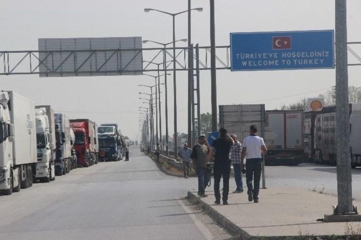 Kapıkule Sınır Kapısı&rsquo;nda 25 Kilometre Tır Kuyruğu
