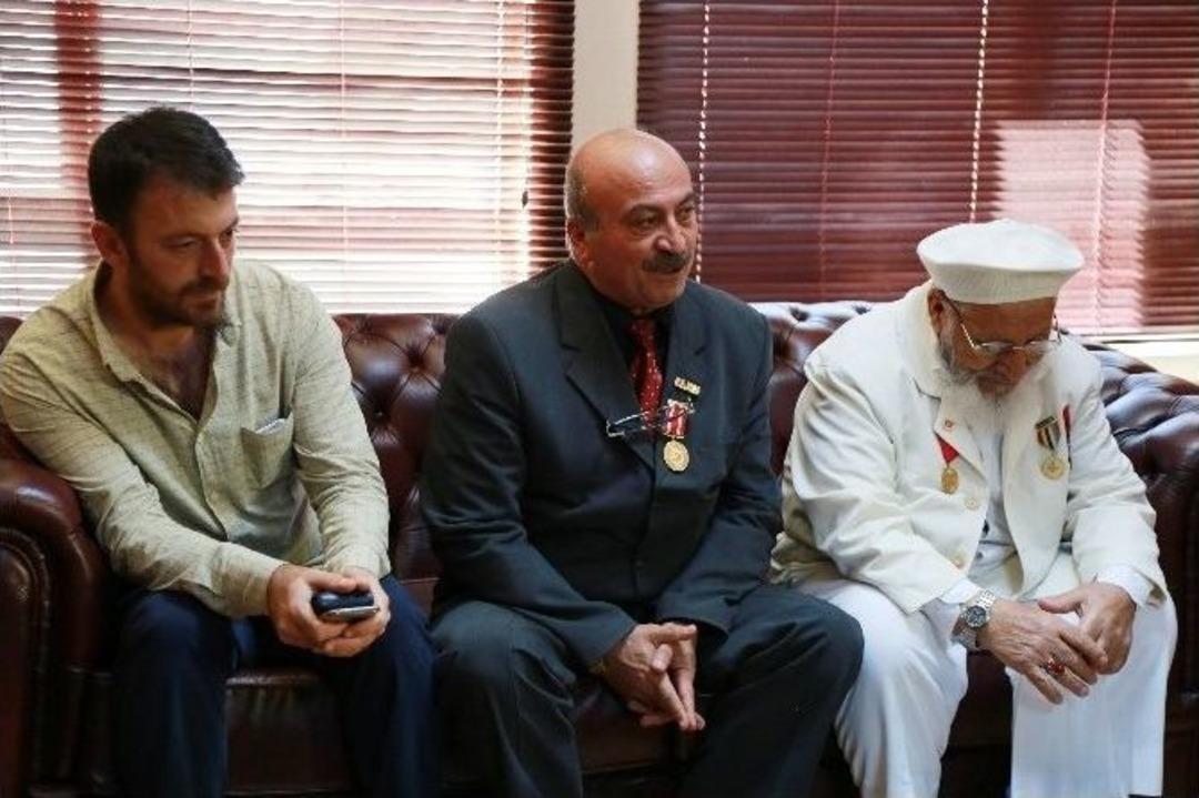 Ak Parti Heyeti, T&uuml;rkiye Gaziler Ve Şehit Aileleri Vakfı&rsquo;nı Ziyaret Etti