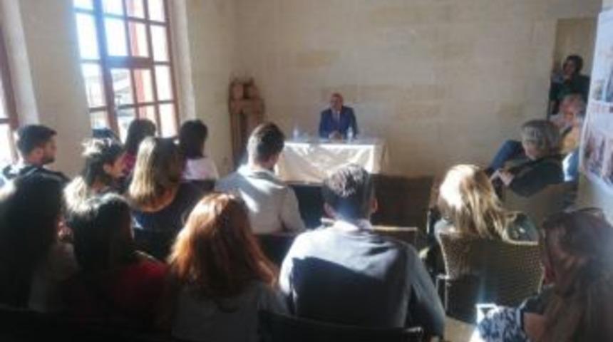 Başkan Karaaslan, Mimarlık Fak&uuml;ltesi &Ouml;ğrencilerine U&ccedil;hisar&rsquo;ı Ve Projelerini Anlattı