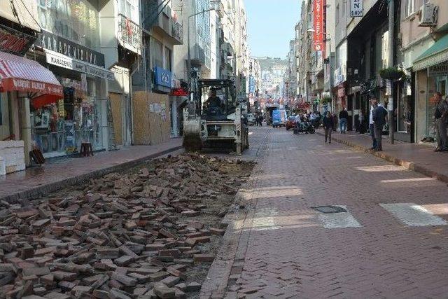 Sakarya Caddesi Yol Yenileme Çalışmaları Başladı