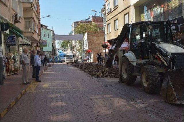 Sakarya Caddesi Yol Yenileme Çalışmaları Başladı