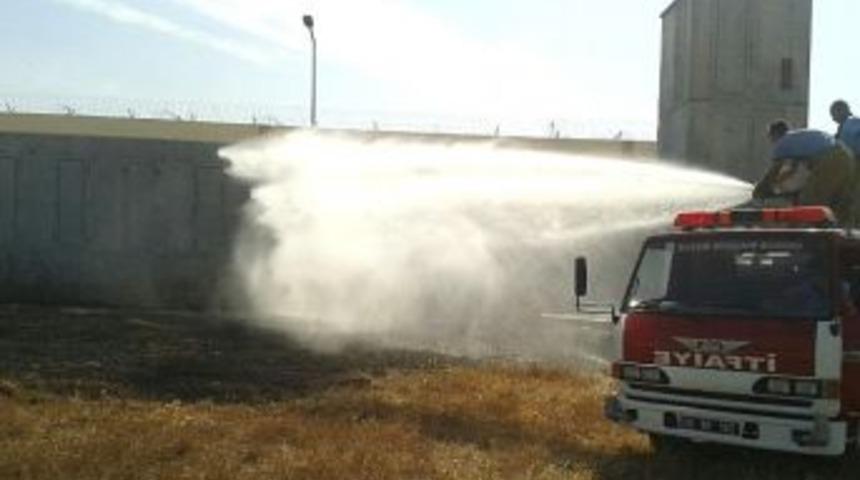 Cezaevi Arkasında &Ccedil;ıkan Yangın Korkuttu