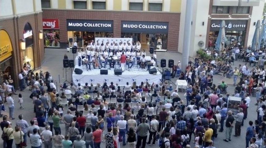Kanun Sanat&ccedil;ısı Ahmet Baran&rsquo;dan Forum Mersin&rsquo;de M&uuml;zik Ziyafeti