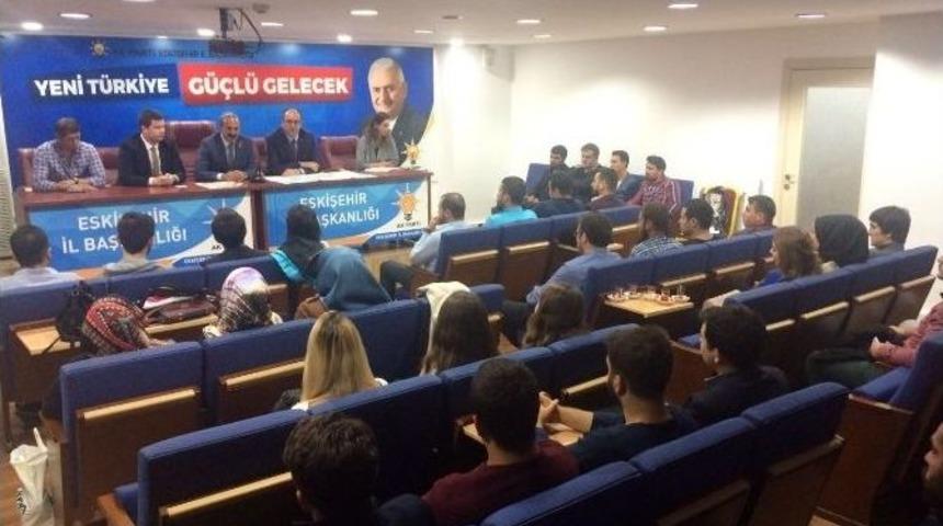 Tunç Ve Ünlü Ak Partili Gençlerle Buluştu