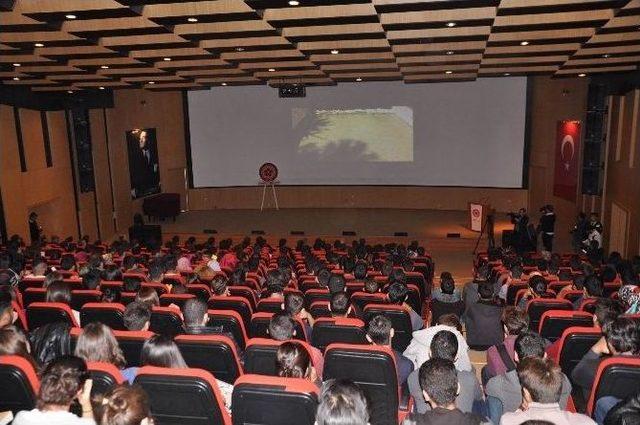 Cumhuriyet Üniversitesi’ne Yeni Gelen Öğrenciler Kenti Tanıyor