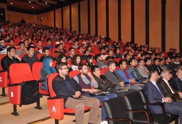 Cumhuriyet Üniversitesi’ne Yeni Gelen Öğrenciler Kenti Tanıyor