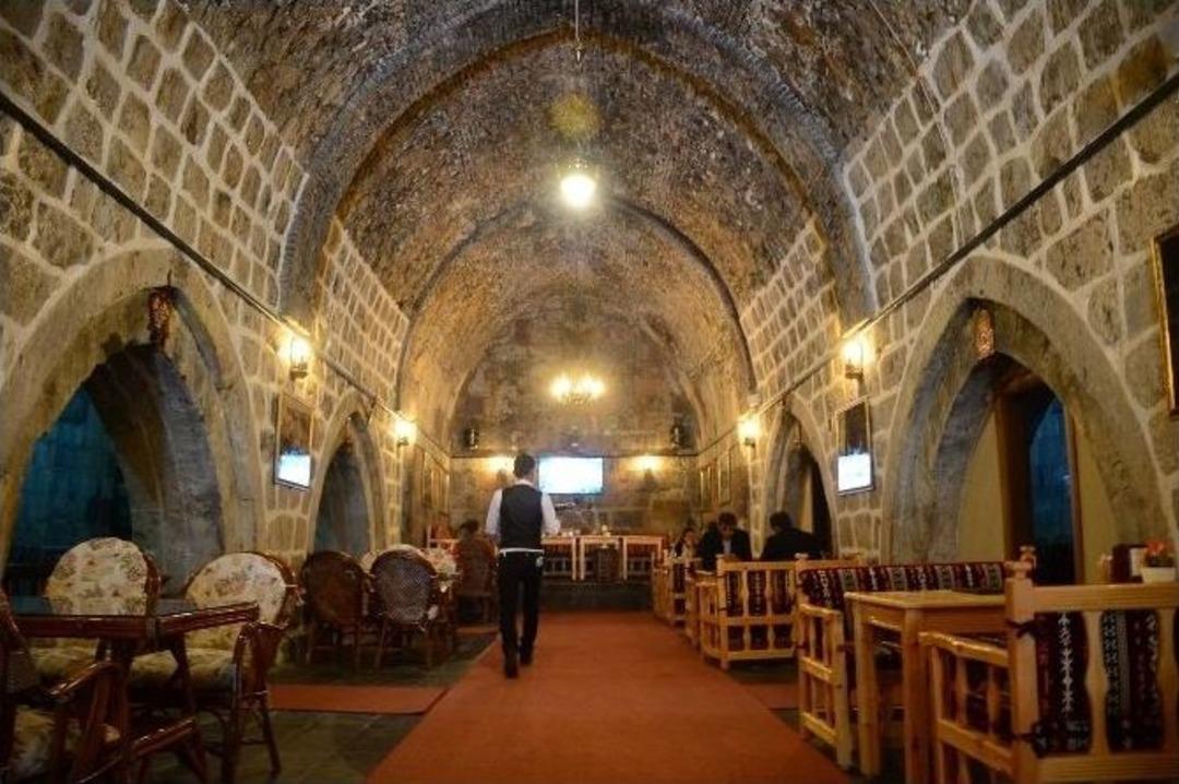 Tarihi Han Kafe Ve Restorana D&ouml;n&uuml;şt&uuml;r&uuml;ld&uuml;