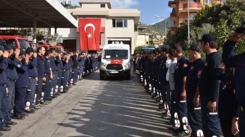 Antalya&rsquo;da G&ouml;rev Şehidi İtfaiye Eri Son Yolculuğuna Uğurlandı