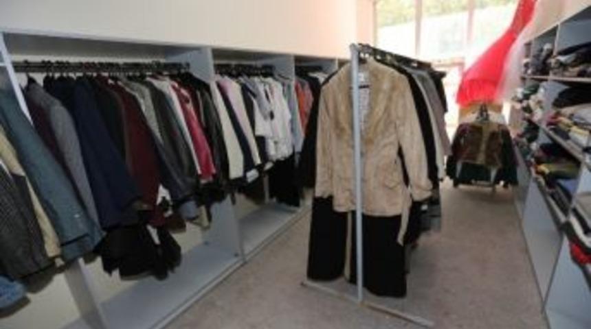 Kışlık Giyim Eşyaları Sosyal Markette İhtiya&ccedil; Sahiplerini Bekliyor