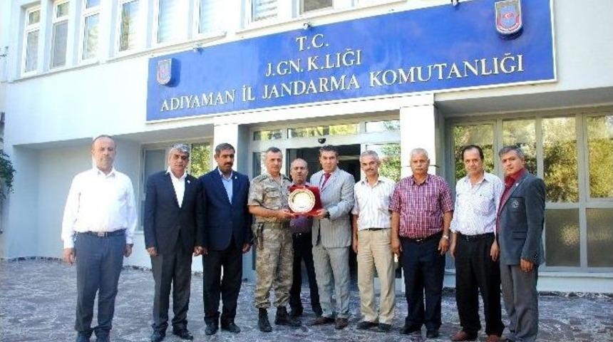 Muhtarlardan Komutan&rsquo;a 15 Temmuz Plaketi
