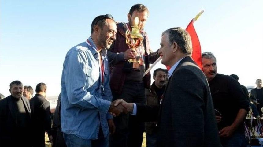 Vali &Ouml;zefe, Rahvan At Yarışlarını İzledi