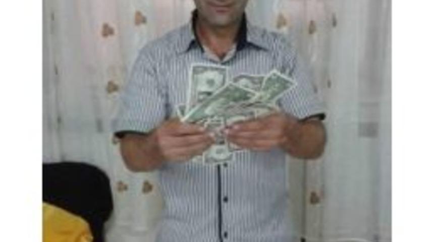 D&uuml;ğ&uuml;nde Bahşiş Atılan Dolarlar Sahte &Ccedil;ıktı