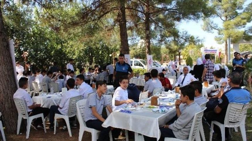 Polisler İle &Ouml;ğrenciler Bir Araya Geldi