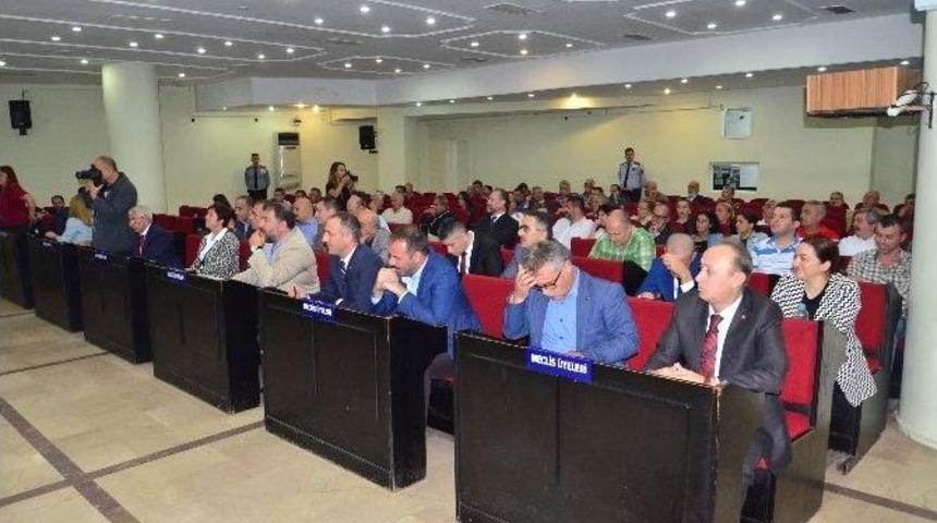 Chp&rsquo;den İhra&ccedil; Edilen Meclis &Uuml;yesi, Chp&rsquo;li Belediyeyi Topa Tuttu