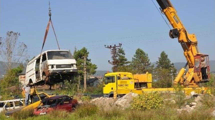 Hurda Ara&ccedil;lar Sokaklardan Kaldırılıyor