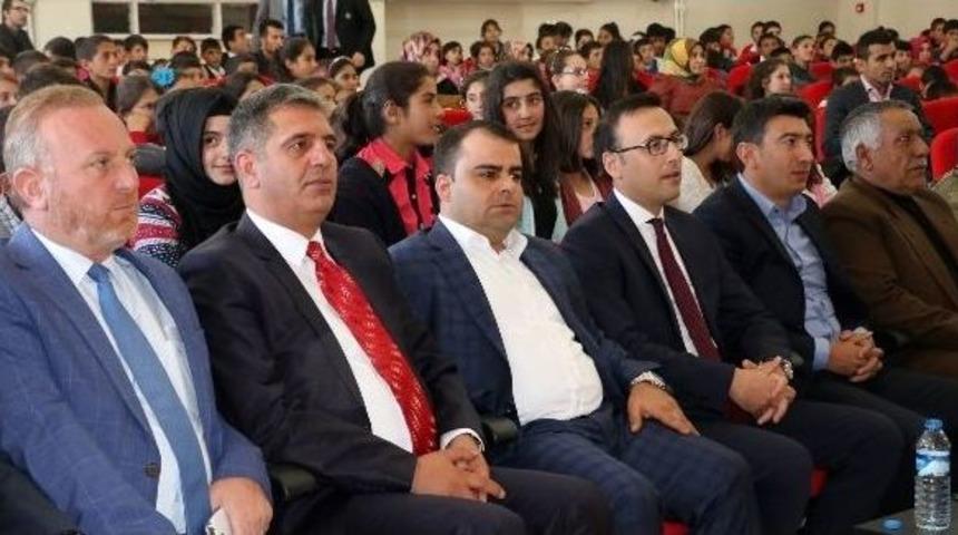 Karayazı&rsquo;da 500 &Ouml;ğrenciye Kışlık Giyecek Yardım Yapıldı