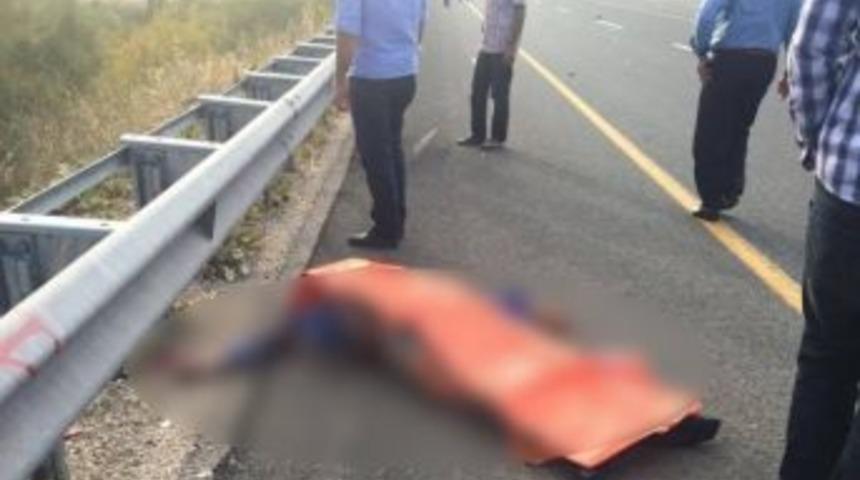 Arızalanan Aracına Bakarken Otomobilin &Ccedil;arptığı Şahıs &Ouml;ld&uuml;