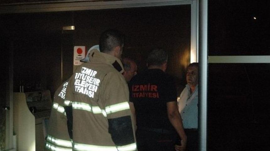 İzmir&rsquo;de Bir İş Yerinde Elektrik Ka&ccedil;ağından Yangın &Ccedil;ıktı