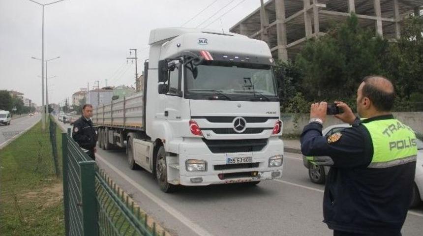 Tır&rsquo;ın &Ccedil;arptığı Yaya Hayatını Kaybetti