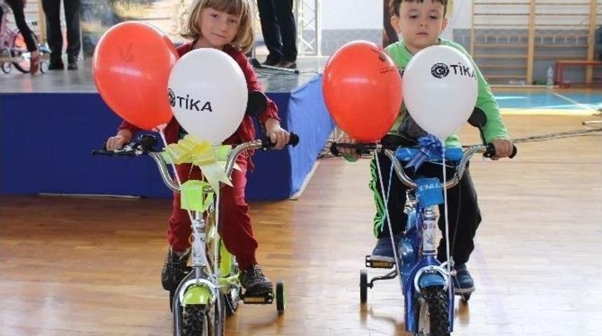 Tika, Makedonya&rsquo;da Yetimlerin Y&uuml;z&uuml;n&uuml; G&uuml;ld&uuml;rd&uuml;