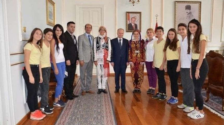 T&uuml;rkiye Finallerinde 3. Olan Folklor Ekibi Vali Ceylan&rsquo;ı Ziyaret Etti