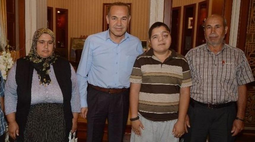 Başkan S&ouml;zl&uuml;, Şehidin Kardeşini Belediyede İstihdam Etti