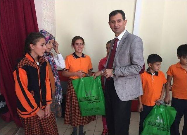 Midyat&rsquo;ta 400 &Ouml;ğrenciye Yardım Dağıtıldı 1