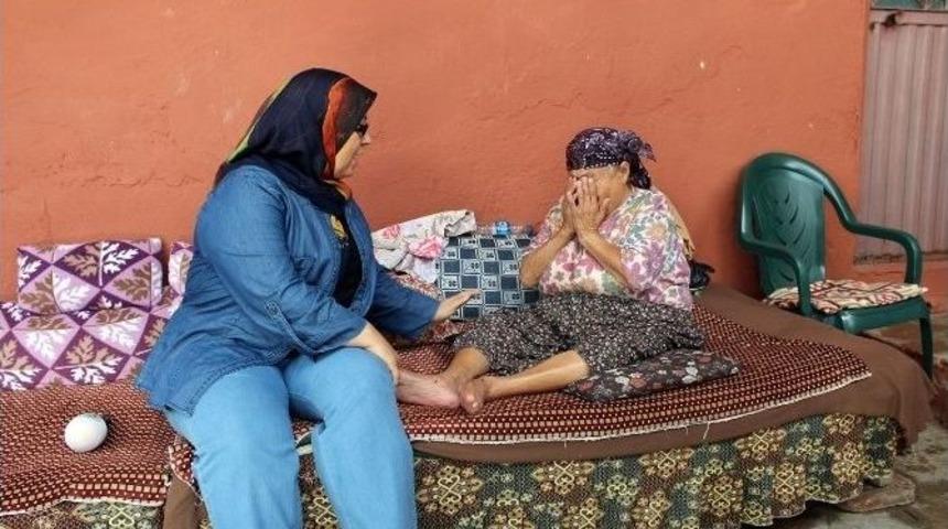 Tekerlekli Sandalyeyi G&ouml;r&uuml;nce G&ouml;zyaşlarına Hakim Olamadı