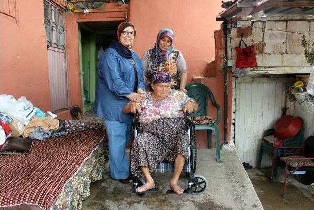 Tekerlekli Sandalyeyi G&ouml;r&uuml;nce G&ouml;zyaşlarına Hakim Olamadı 1