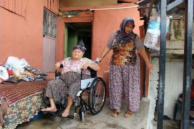 Tekerlekli Sandalyeyi G&ouml;r&uuml;nce G&ouml;zyaşlarına Hakim Olamadı 2