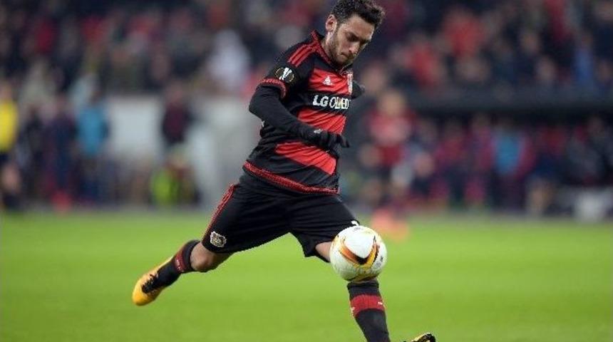 Hakan &Ccedil;alhanoğlu Almanya&rsquo;da Haftanın Futbolcusu