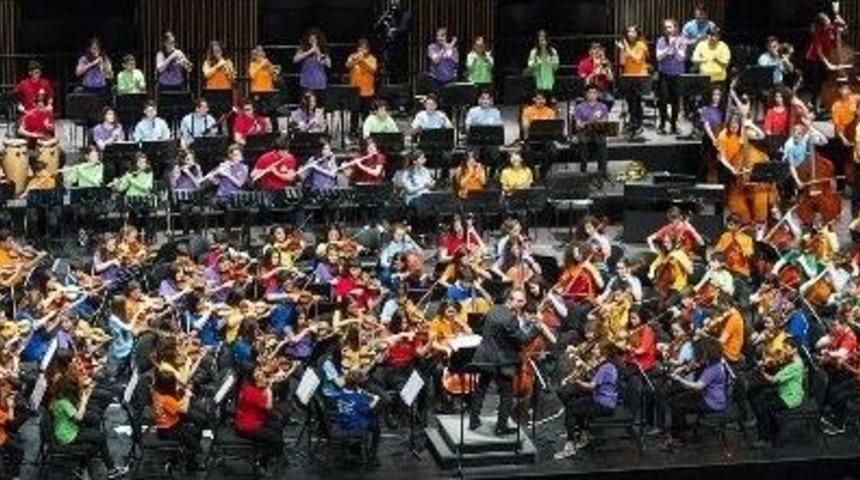 Barış İ&ccedil;in M&uuml;zik Orkestrası El Sistema, İk&uuml;&rsquo;de