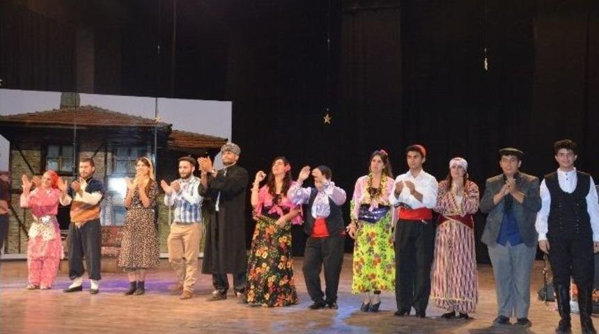 Torbalı&rsquo;da Sahne &ldquo;adam Olmak&rdquo; İle A&ccedil;ıldı