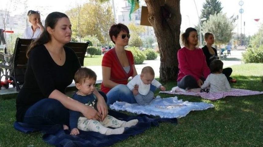 B&uuml;y&uuml;k&ccedil;ekmece&rsquo;de "anne-bebek Yogası"na Yoğun İlgi