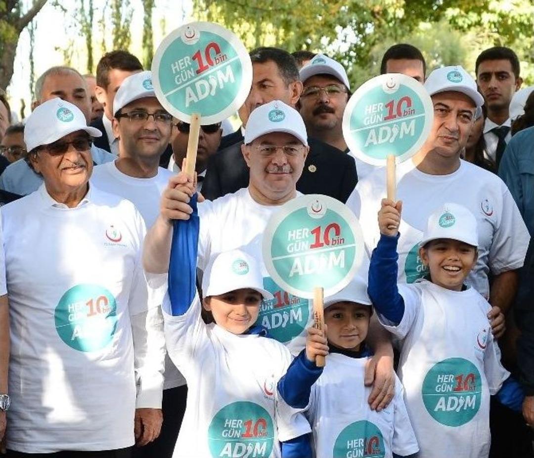 D&uuml;nya Y&uuml;r&uuml;y&uuml;ş G&uuml;n&uuml;&rsquo;nde &rsquo;her G&uuml;n 10 Bin Adım&rsquo; Etkinliği