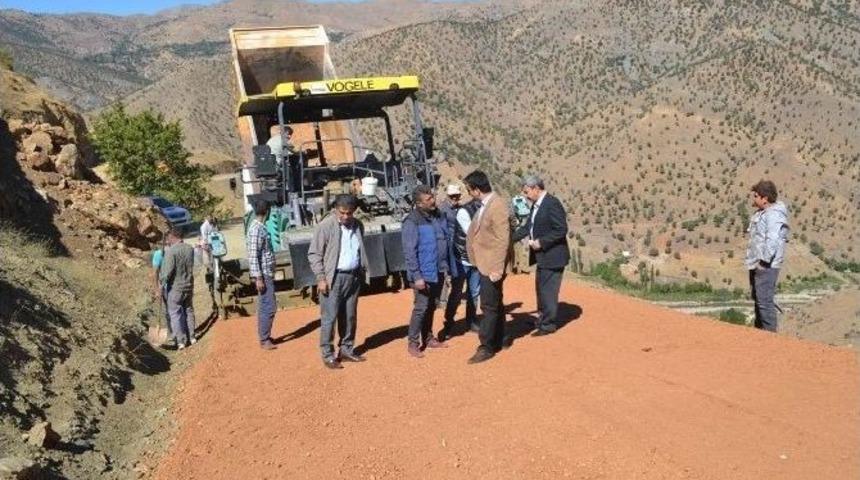 Kaymakam K&ouml;y Yollarındaki &Ccedil;alışmaları İnceledi