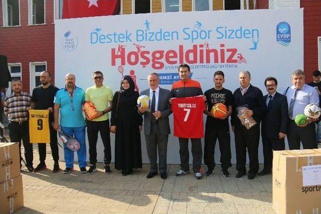 Eyüp’teki Okullara Sportif Malzeme Desteği 2