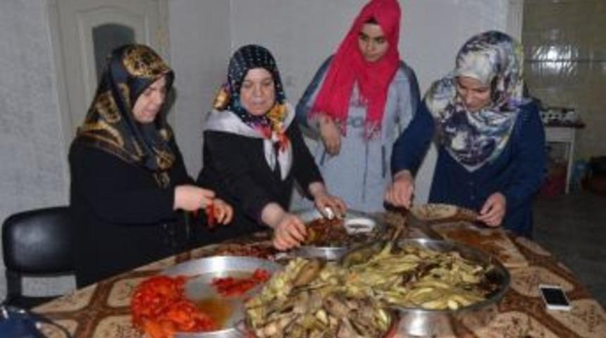 Mardin&rsquo;de Kadınların Kışlık Yiyecek Telaşı Başladı