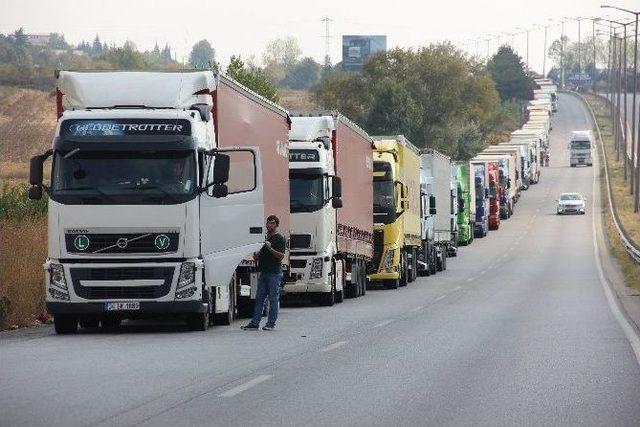 Komşu Kapıyı A&ccedil;tı, Tır Kuyruğu Erimeye Başladı 2