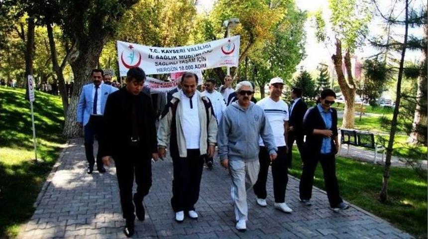 Sağlık &Ccedil;alışanları &rsquo;sağlık&rsquo; İ&ccedil;in Y&uuml;r&uuml;d&uuml;