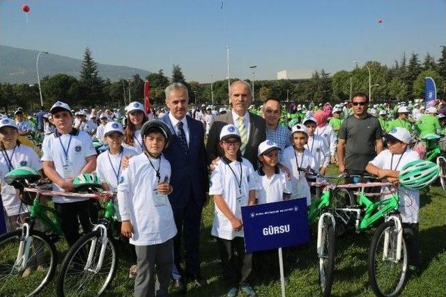 Büyükşehir’den Başarılı Öğrencilere Bisiklet