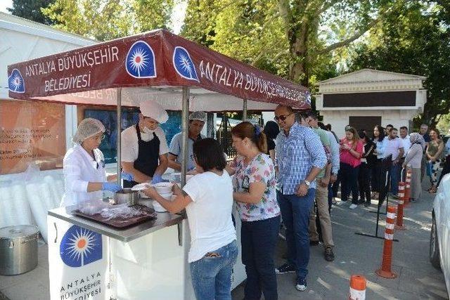 Büyükşehir’den 30 Bin Kişiye Aşure İkramı