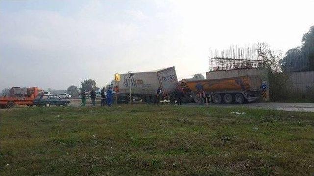 Sakarya’da Zincirleme Trafik Kazası: 1 Yaralı