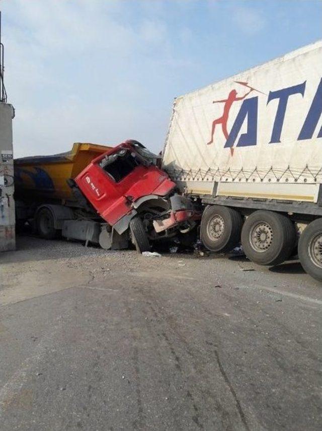 Sakarya’da Zincirleme Trafik Kazası: 1 Yaralı