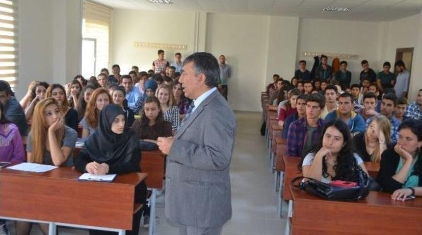Gelibolu Myo&rsquo;da &Ouml;ğrencilere Oryantasyon Eğitimi