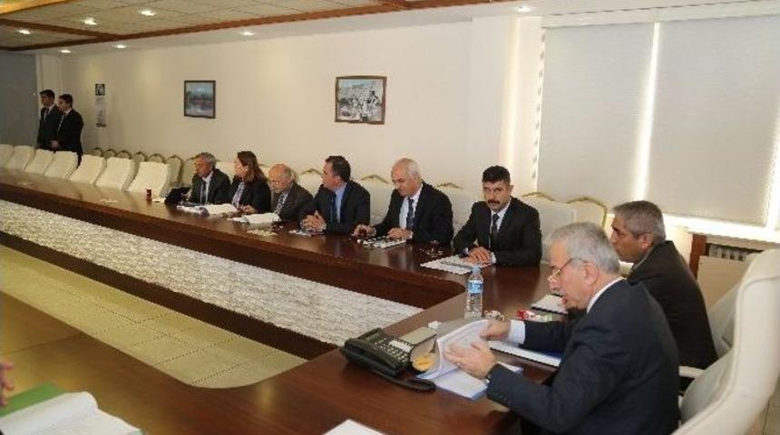 Vali Kam&ccedil;ı, Yikob&rsquo;ta İncelemelerde Bulundu